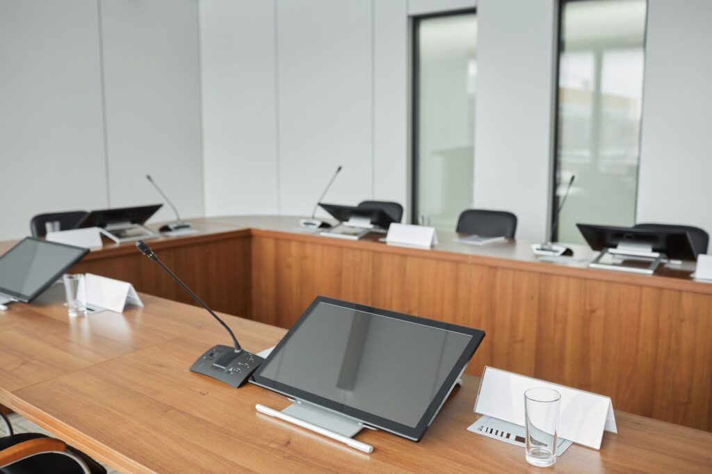 Hybrid governance reshapes multinational leadership