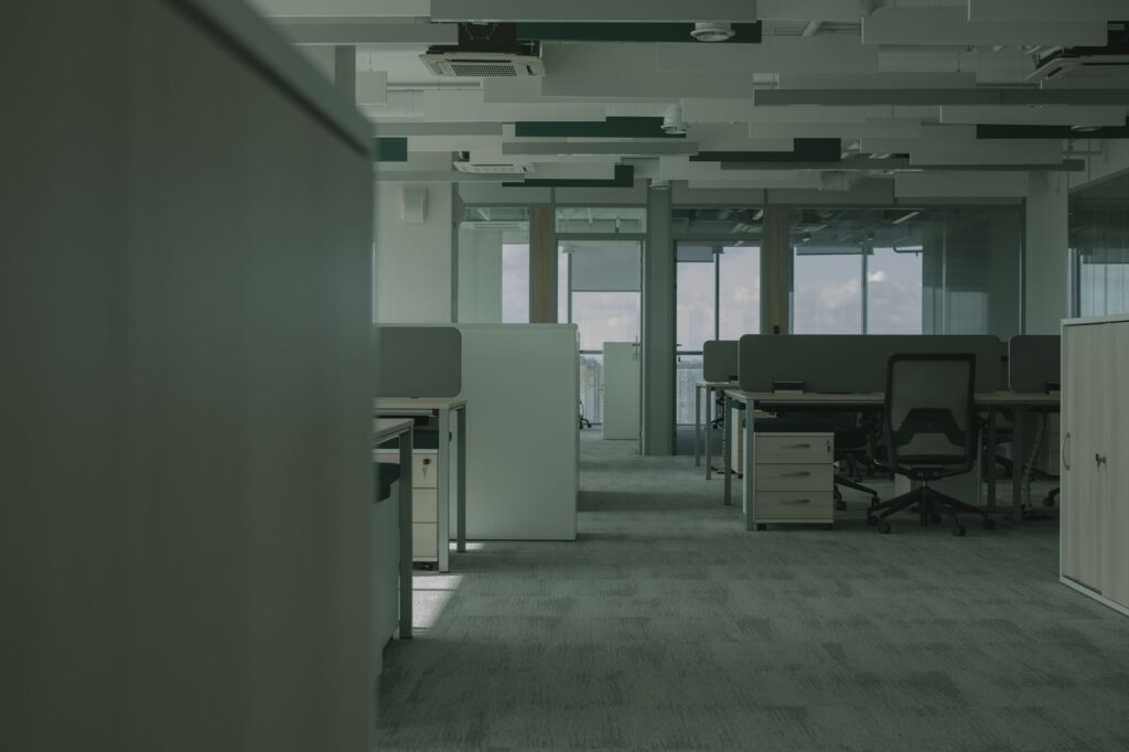 Hybrid Workspaces Redefine Corporate Offices