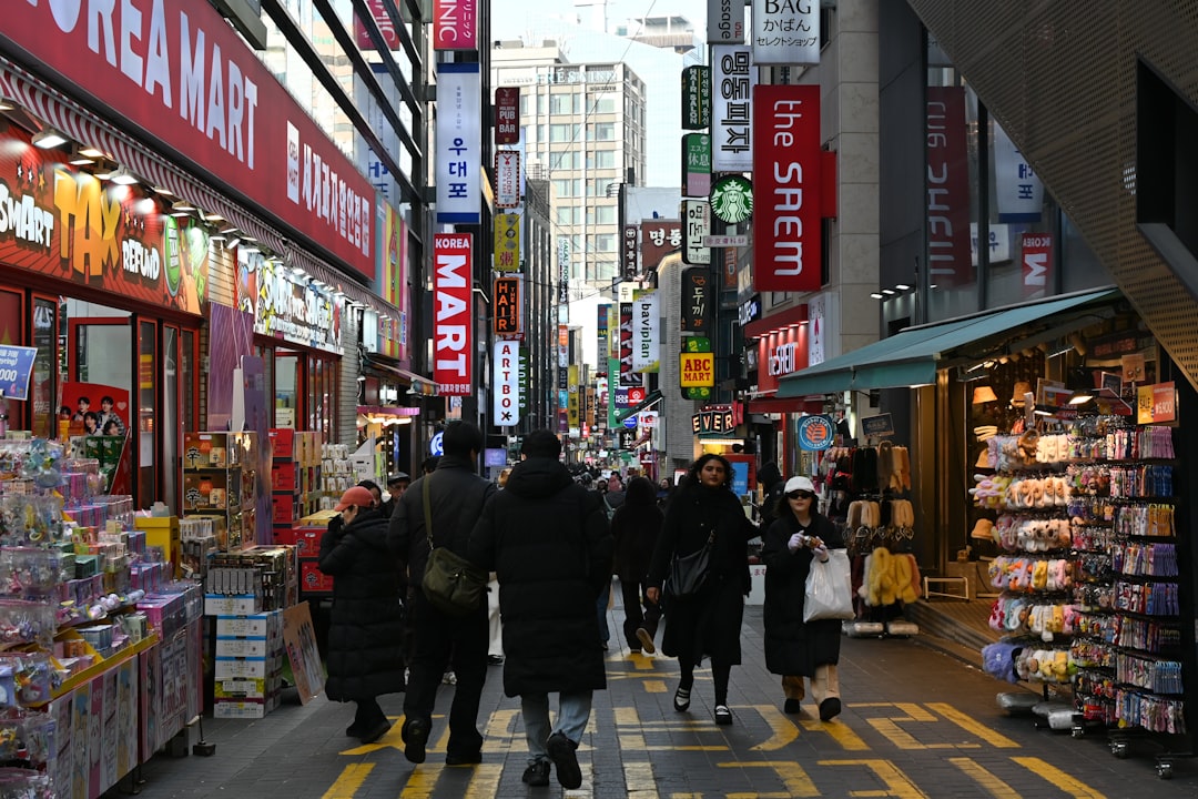 S. Korea’s Consumer Confidence Hits Four-Month High on Chip Boom