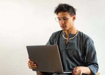 India’s Gen Z Turns to Multiple Income Streams as AI Adoption and Living Costs Rise