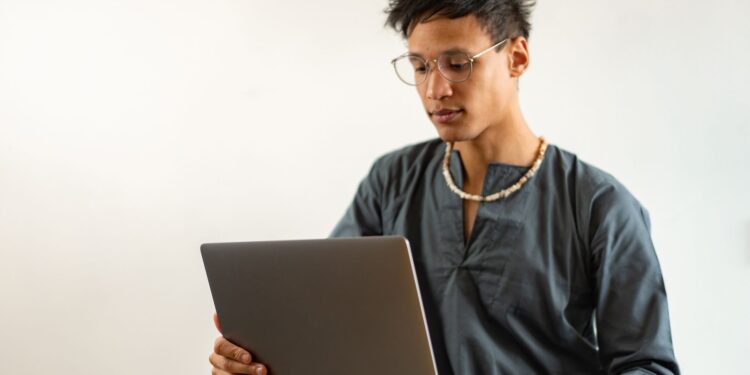 India’s Gen Z Turns to Multiple Income Streams as AI Adoption and Living Costs Rise
