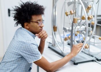 Interdisciplinary STEM Programs Dismantle Academic Silos