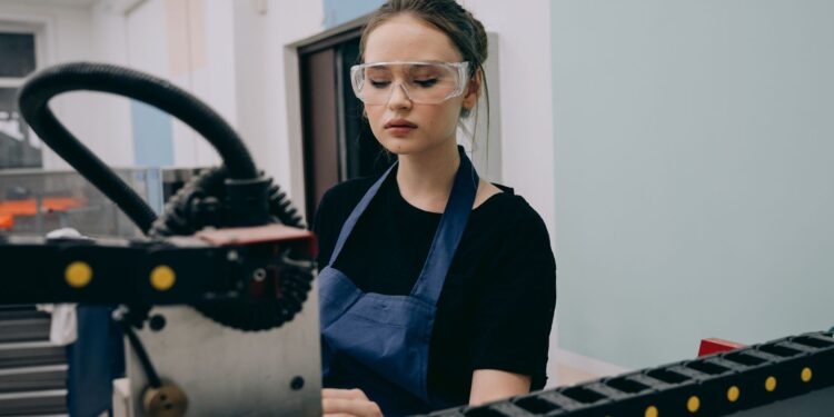 Micro‑specialization fuels career resilience amid automation