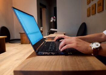 Mid-Career Professionals Embracing Flexible Work Arrangements