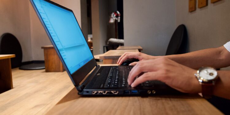 Mid-Career Professionals Embracing Flexible Work Arrangements