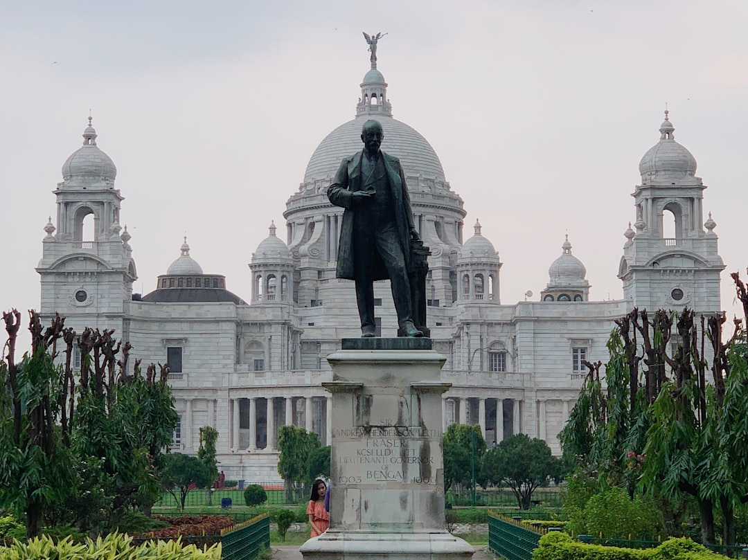 PM Modi meets Victoria Governor, discusses growing educational ties