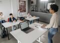 Narrative learning reshapes higher‑education outcomes