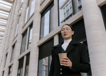 Non‑Traditional CEOs Redefine Global Corporate Leadership