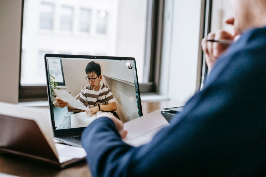 Online Course Enrollment Surges as AI Tools Expand Access, Prompting Institutional Shifts
