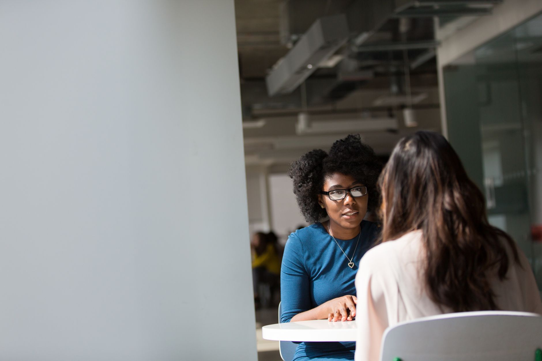 Reverse mentorship reshapes intergenerational knowledge flow