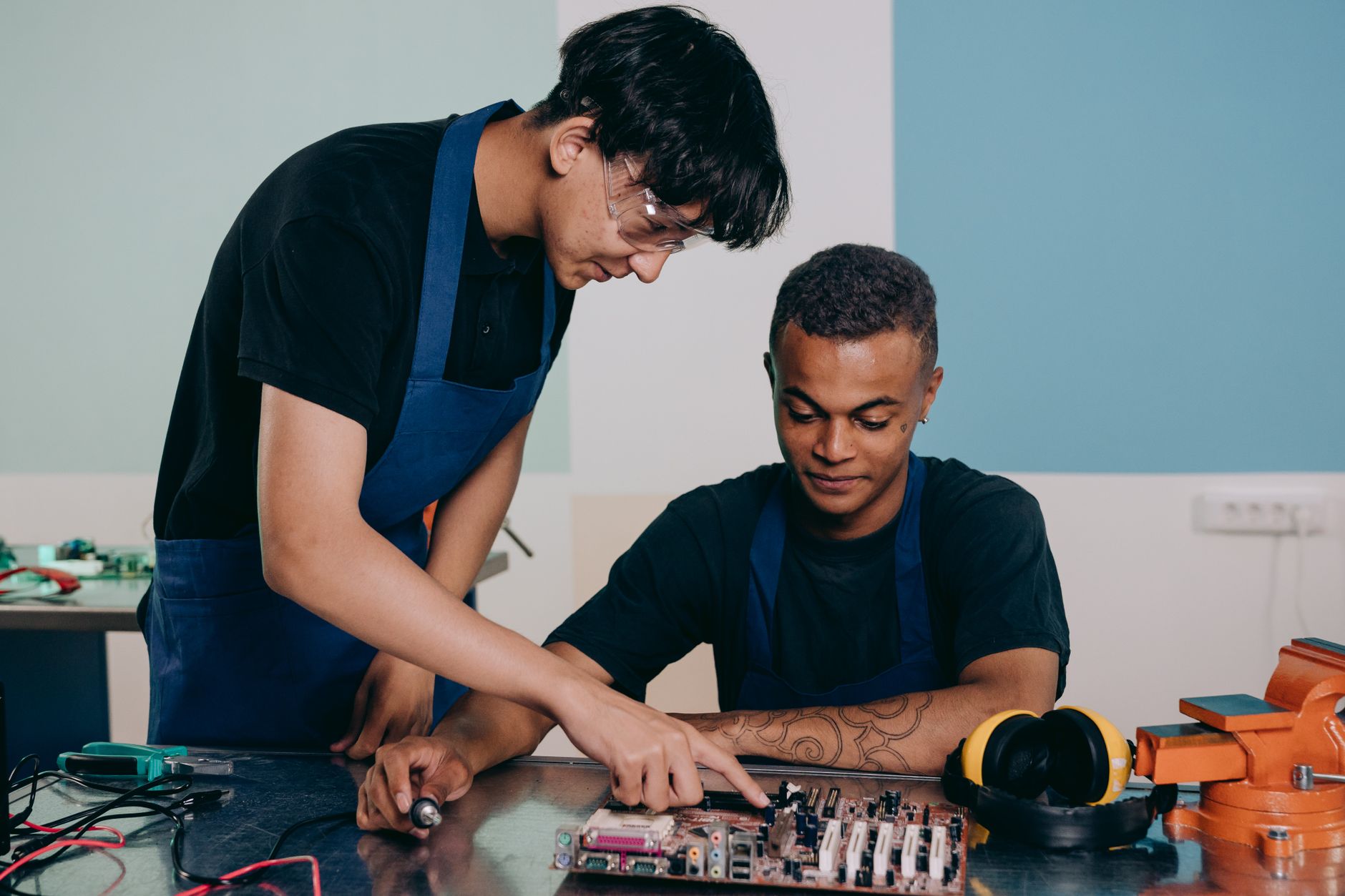 Senior leaders turn to reverse apprenticeships to sustain relevance