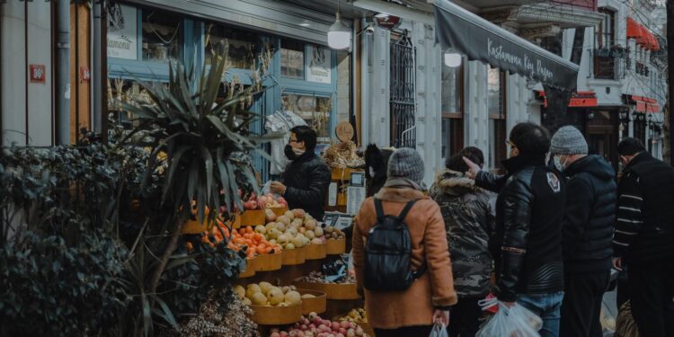 Small firms win with micro‑segmentation in crowded markets