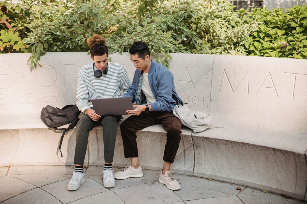 Virtual mentorship reshapes student outcomes and confidence