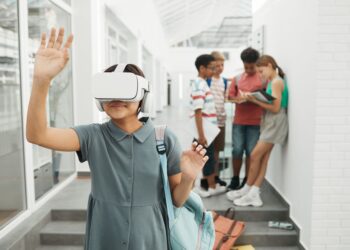 VR reshapes engagement and wellbeing in universities