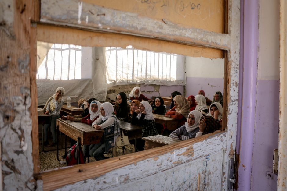 Afghan Girls Pursue Education Amid Taliban Restrictions