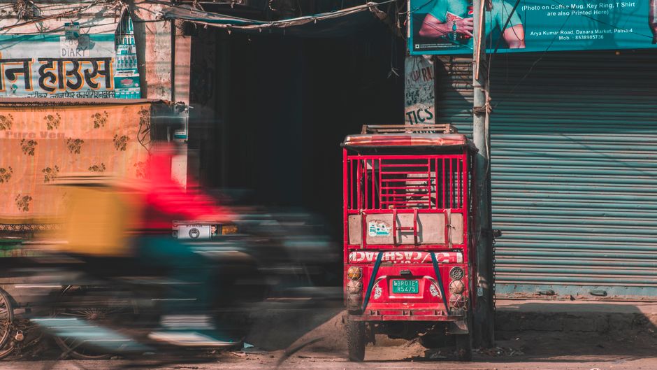 Delhivery Shares Drop 4% Amid 65% Profit Decline