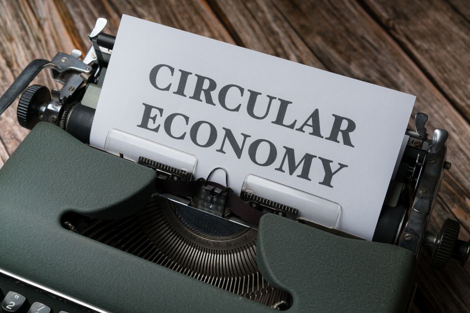 US CPI Eases, UK Economy Grows