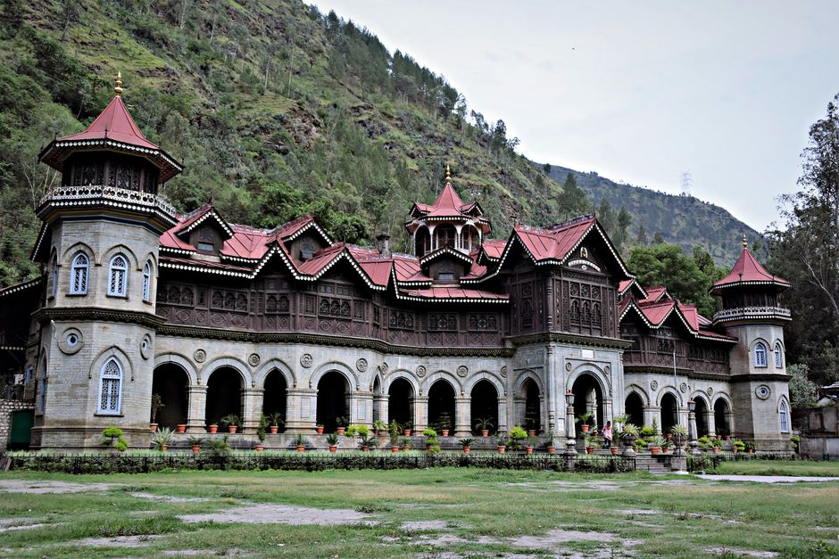 Himachal Pushes for National Pharmaceutical Education Hub