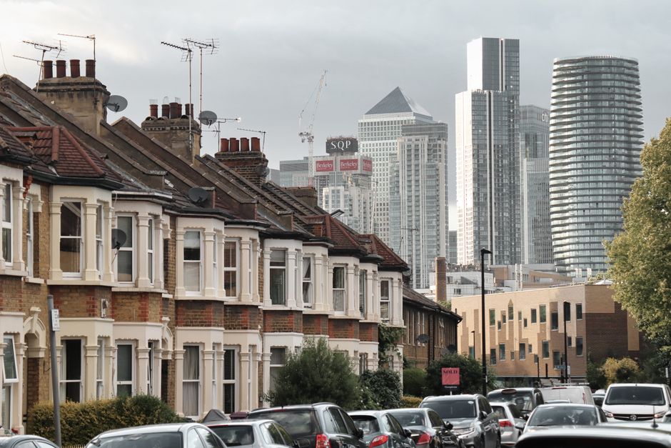 Surveyors Turn Most Downbeat on London House Prices Since 2023