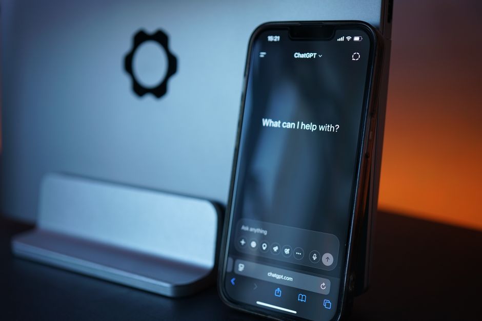 Chatbots Drive the Shift Towards a Post-Human Internet