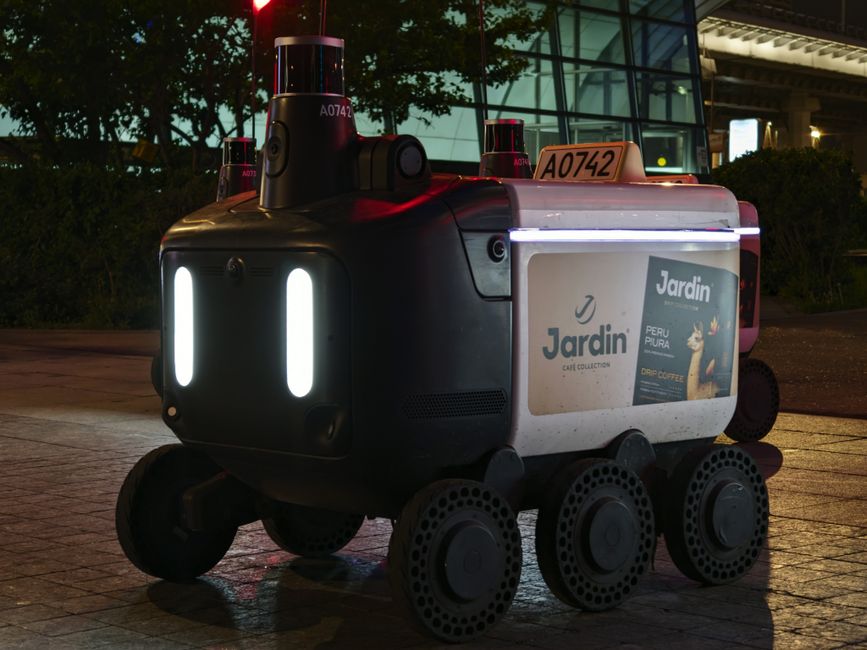 Chatbots Drive the Shift Towards a Post-Human Internet