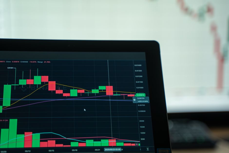 D-Street Declines Third Week Amid Oil Price Surge