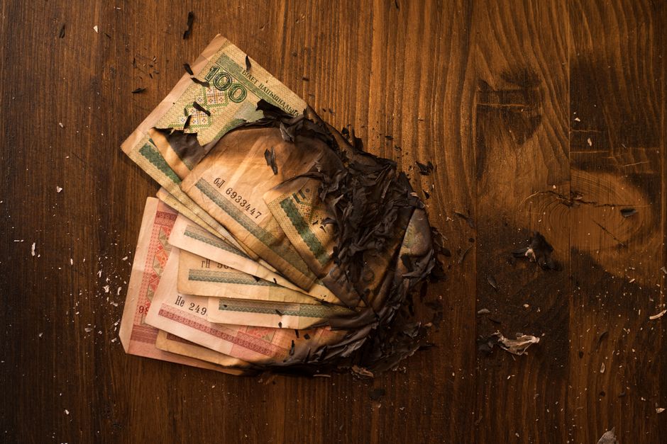 Iran Rial Hits Record Low Amid Economic Crisis Warning