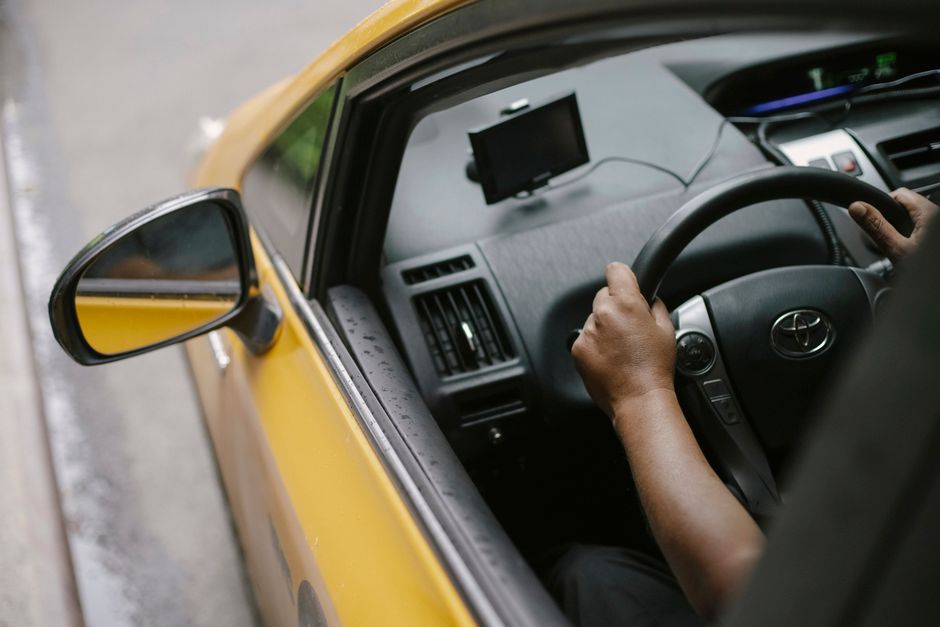Taxi drivers urge council to agree 8% fare hike