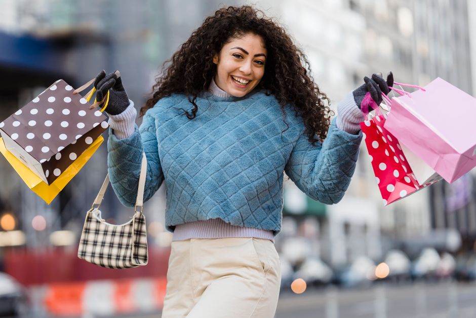 US Consumer Confidence Drops, Hurting Retail Hiring