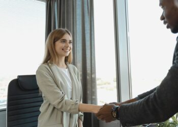 7 Red Flags to Watch for in a Job Offer That’s Too Good to Be True