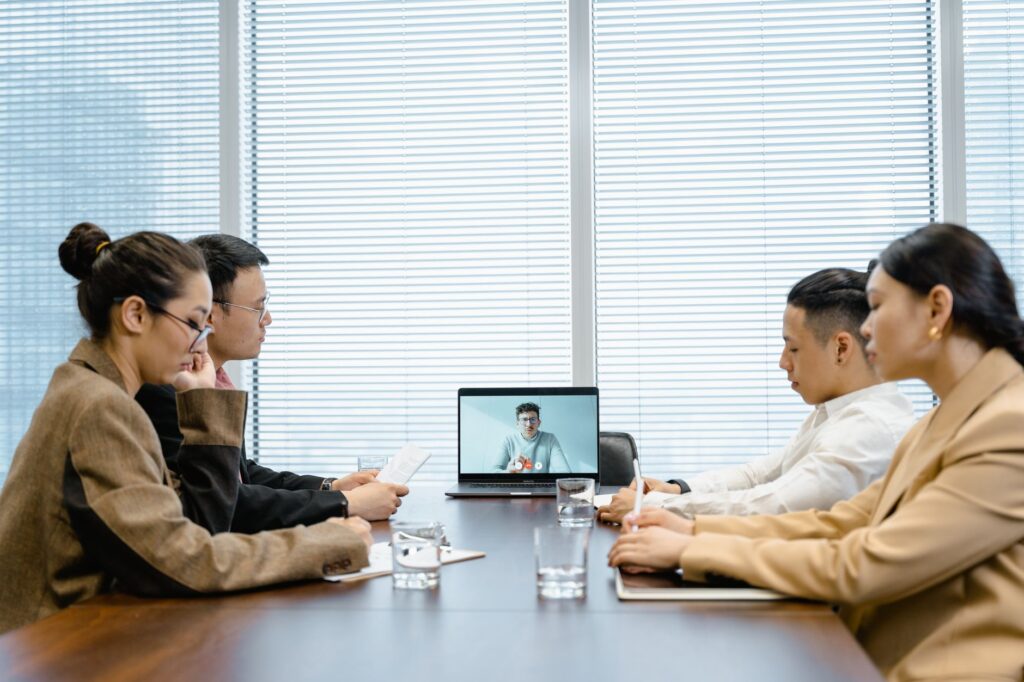 7 Strategies for Maximizing Remote Collaboration with Nonverbal Communication