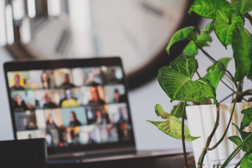7 Strategies for Maximizing Remote Collaboration with Nonverbal Communication