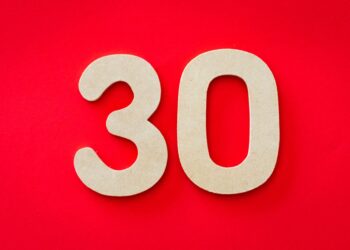 7 Strategies to Craft a 30-Second Elevator Pitch That Lands Interviews
