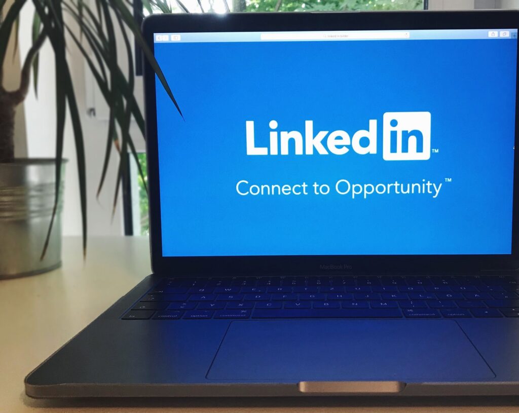 7 Strategies to Craft a Personalized Career Brand Across Multiple Social Media Platforms