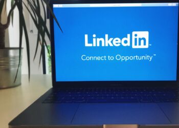 7 Strategies to Craft a Personalized Career Brand Across Multiple Social Media Platforms