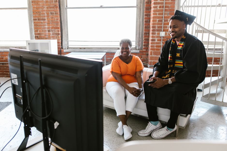 Young Graduates Choose Home Living Over Independence