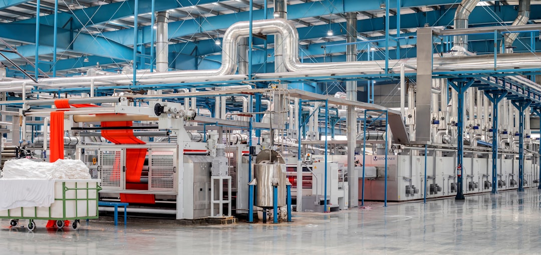 US Factory Activity Expands at Strongest Pace Since 2022