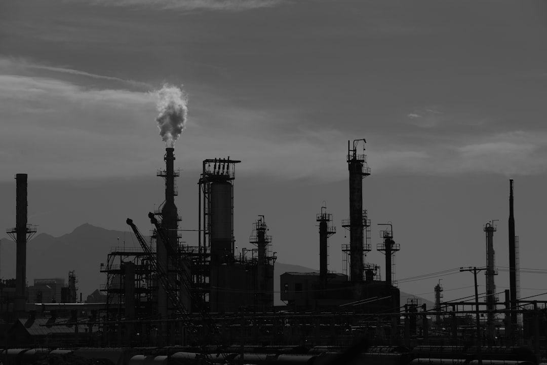 Oil Prices Surge Toward 0 a Barrel After Houthi Attacks