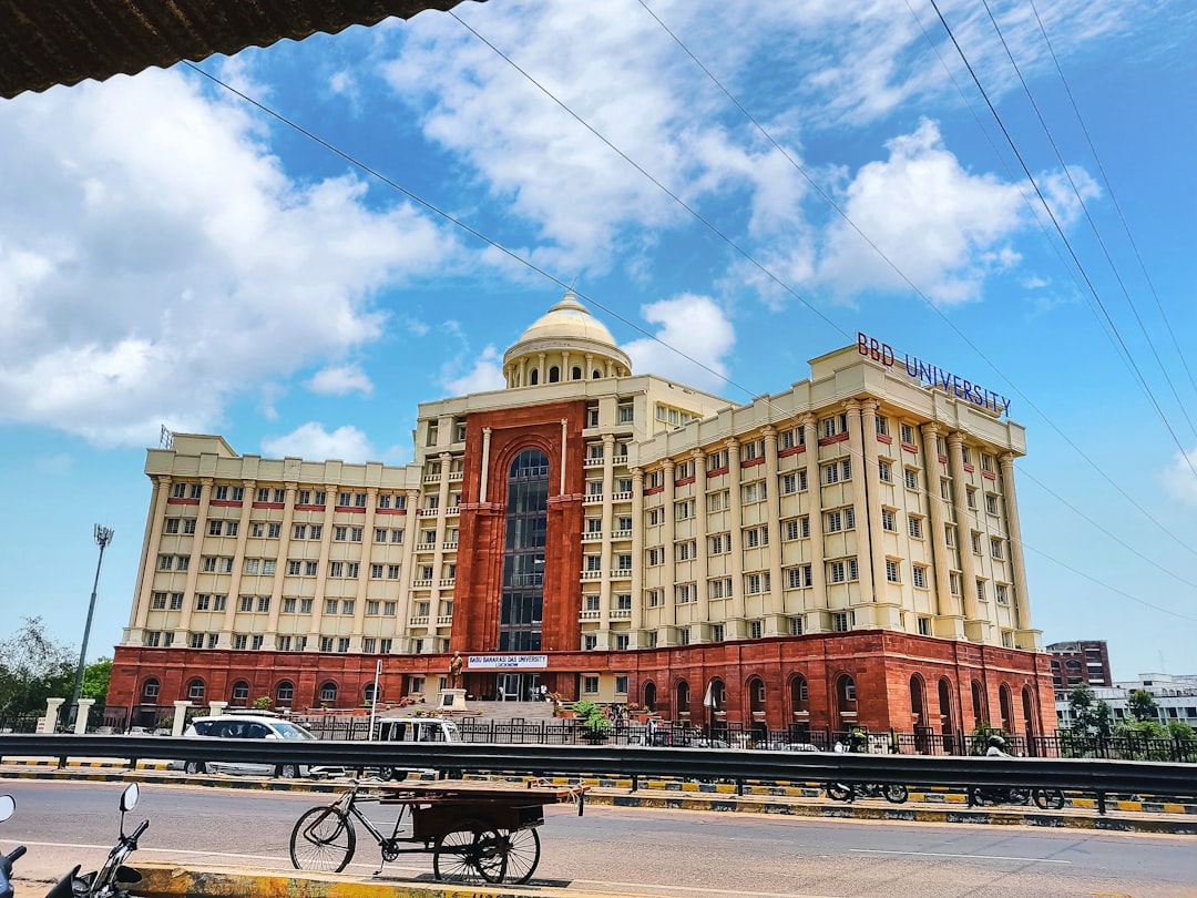 Lucknow University Establishes AI Training for Faculty