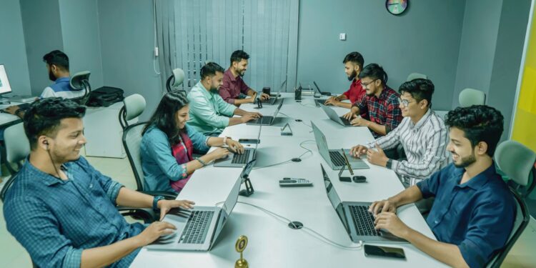 Cars24 and India’s DPIIT Sign MoU to Support AI-Focused Mobility Startups