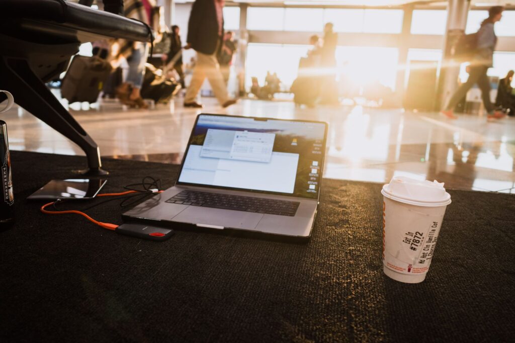 Global digital‑nomad hubs reshape local economies