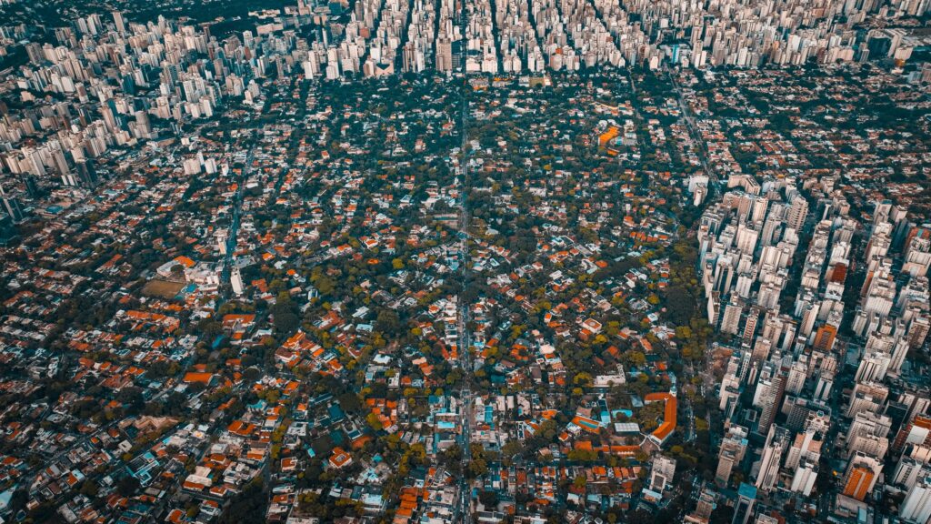 Government data analytics shrinks urban inequality gaps