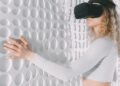 Haptic Feedback Reshapes Virtual Learning Landscape