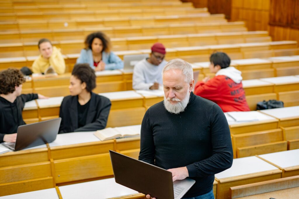 Harvard Research Fellow Calls for Comprehensive Curriculum Overhaul to Address AI Era