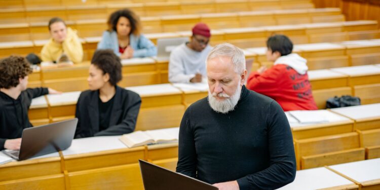 Harvard Research Fellow Calls for Comprehensive Curriculum Overhaul to Address AI Era