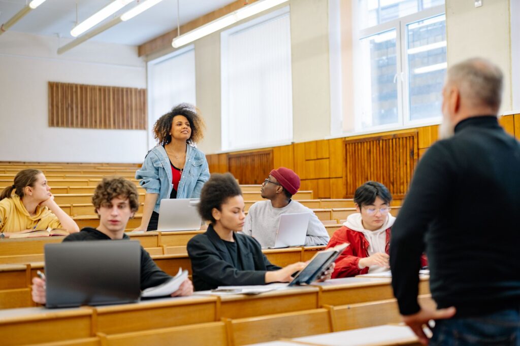 Harvard Research Fellow Calls for Comprehensive Curriculum Overhaul to Address AI Era