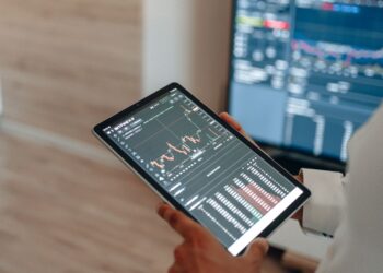 HR must adopt data‑driven salary negotiation frameworks