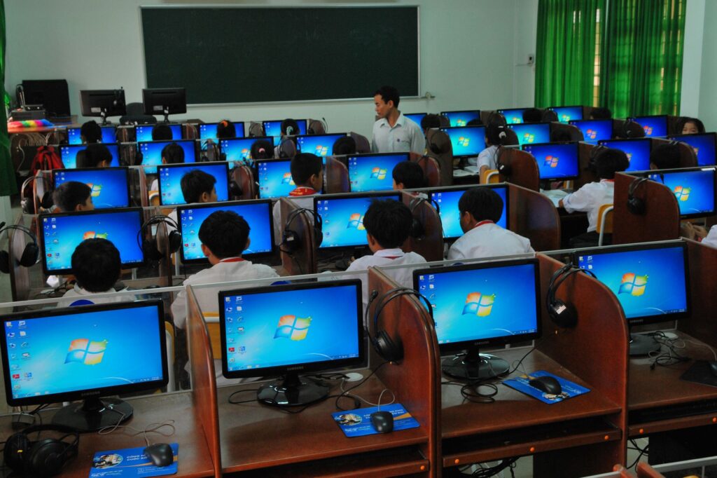 India’s Government School System Records 49.24% Enrollment Share, Prompting Nationwide Reform Calls