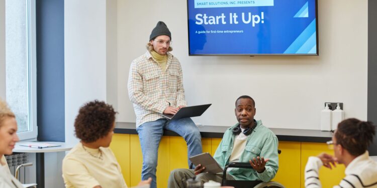 Indian Entrepreneurs Urge Students to Bypass Traditional Degrees for Startup Careers