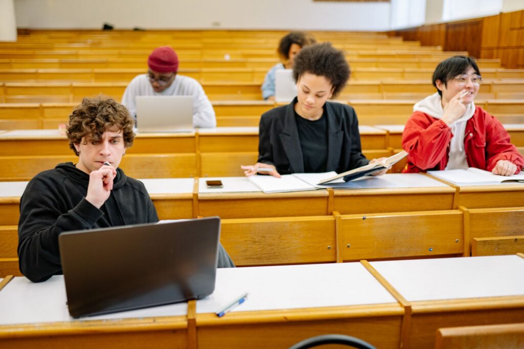 Indian Entrepreneurs Urge Students to Bypass Traditional Degrees for Startup Careers